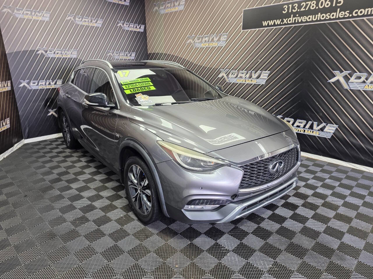 Used 2017 INFINITI QX30 Premium w/ Navigation Package image 7