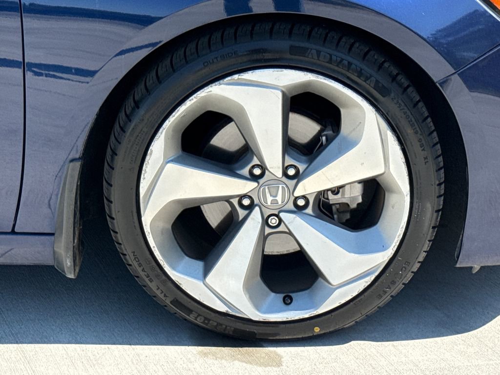 Used 2018 Honda Accord Touring image 10
