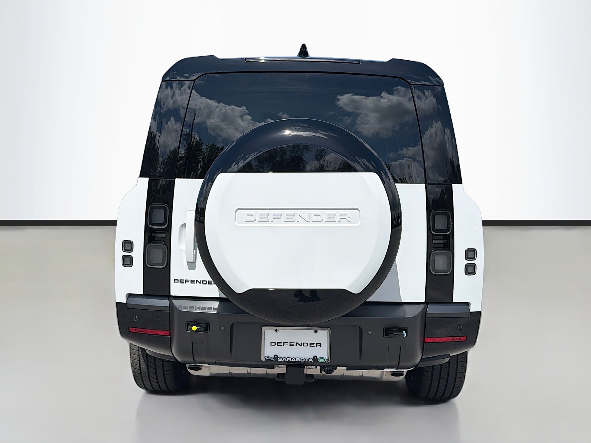 New 2026 Land Rover Defender 130 X-Dynamic SE AWD/4WD image 4