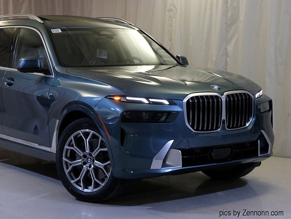 Used 2026 BMW X7 xDrive40i w/ Premium Package image 2