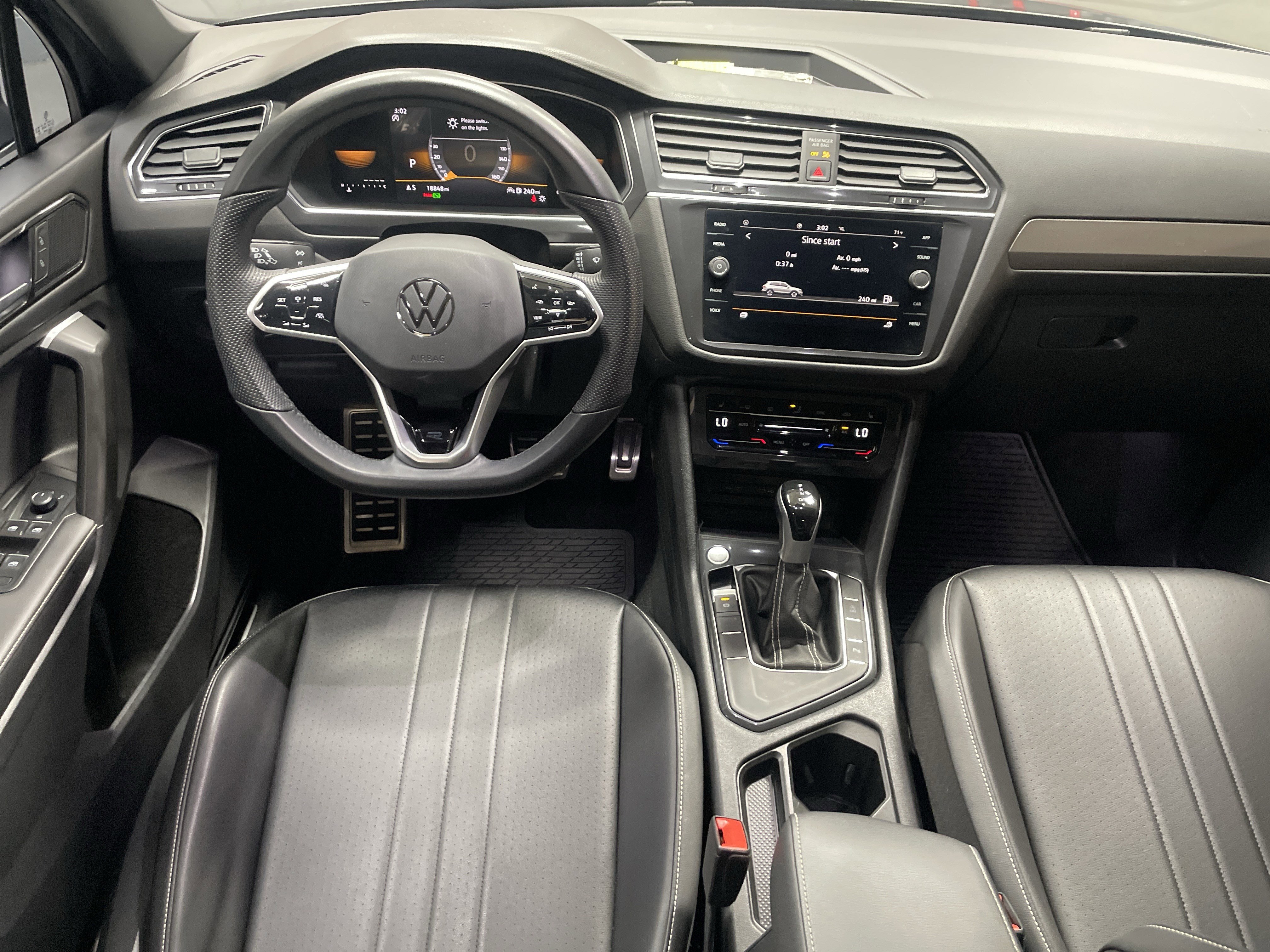 Used 2023 Volkswagen Tiguan SE R-Line FWD image 30