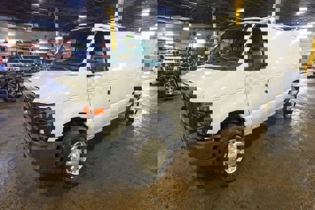 Used 2009 Ford E-350 and Econoline 350 Super Duty image 1