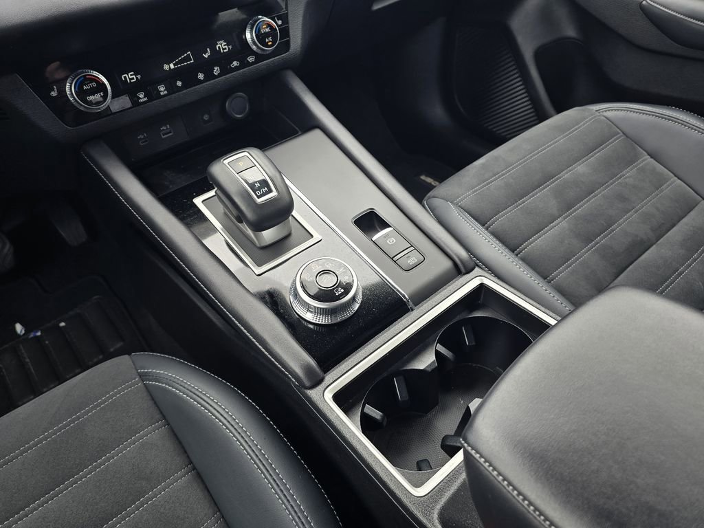 Used 2024 Mitsubishi Outlander SE image 17