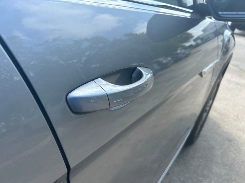 Certified 2024 Volkswagen Atlas Cross Sport SEL R-Line image 35