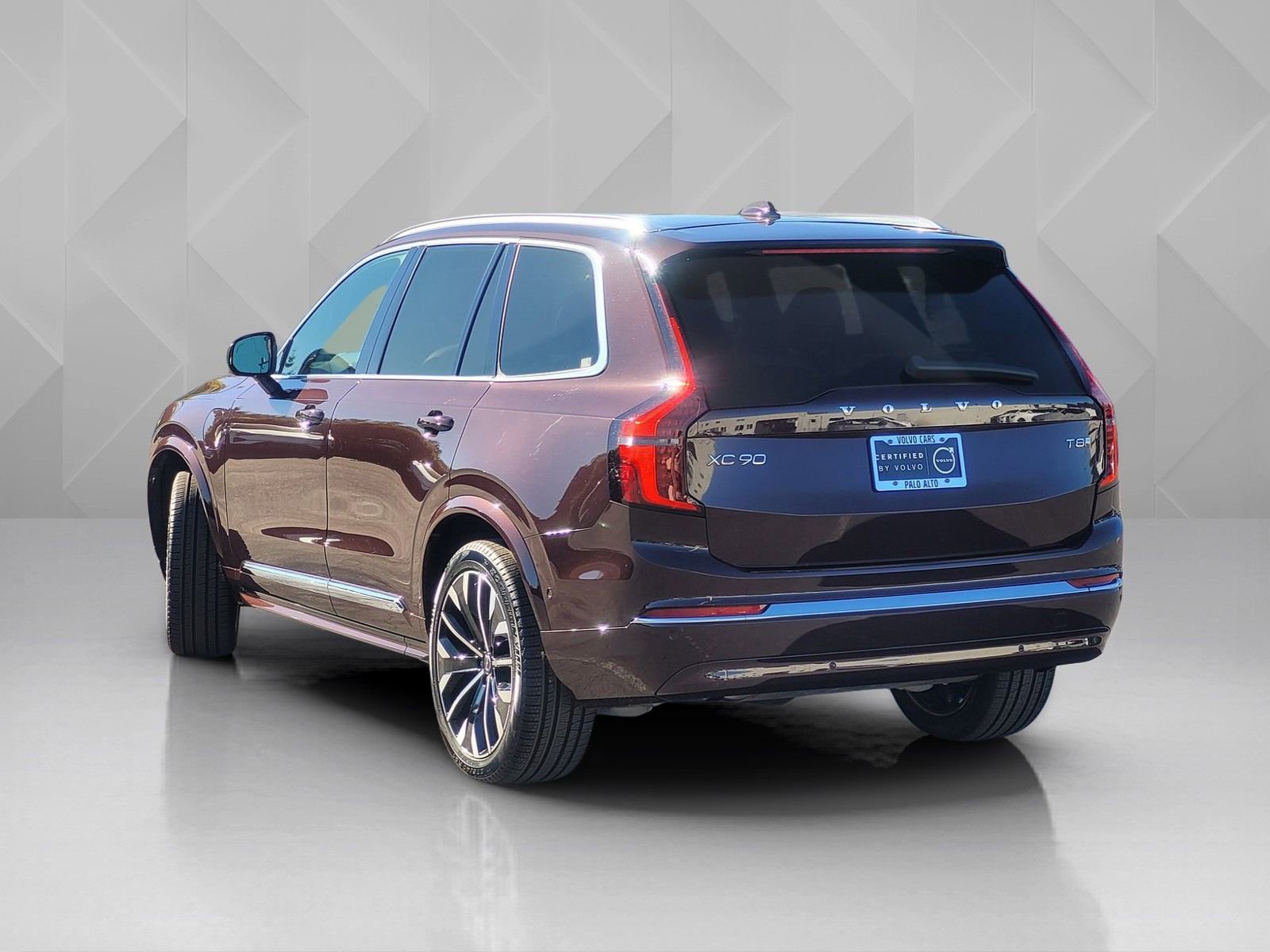 Certified 2025 Volvo XC90 T8 Ultra AWD/4WD image 4