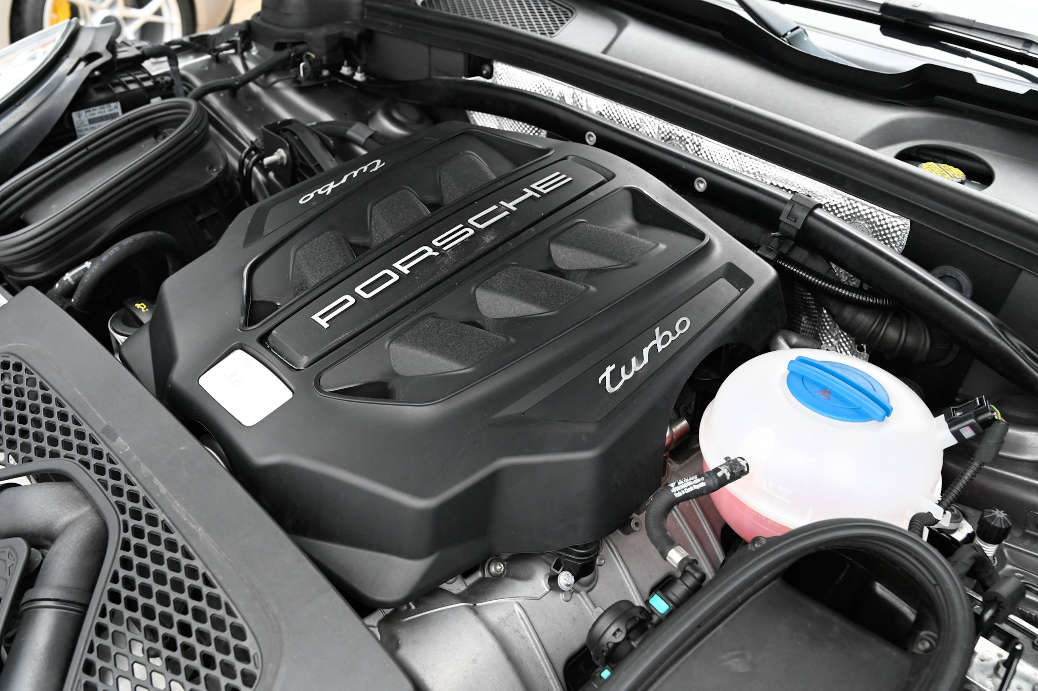 Used 2018 Porsche Macan Turbo image 61