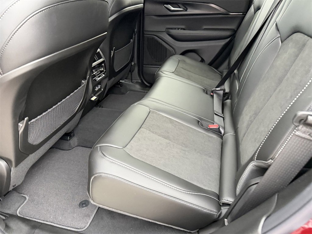 New 2025 Jeep Grand Cherokee Altitude image 10