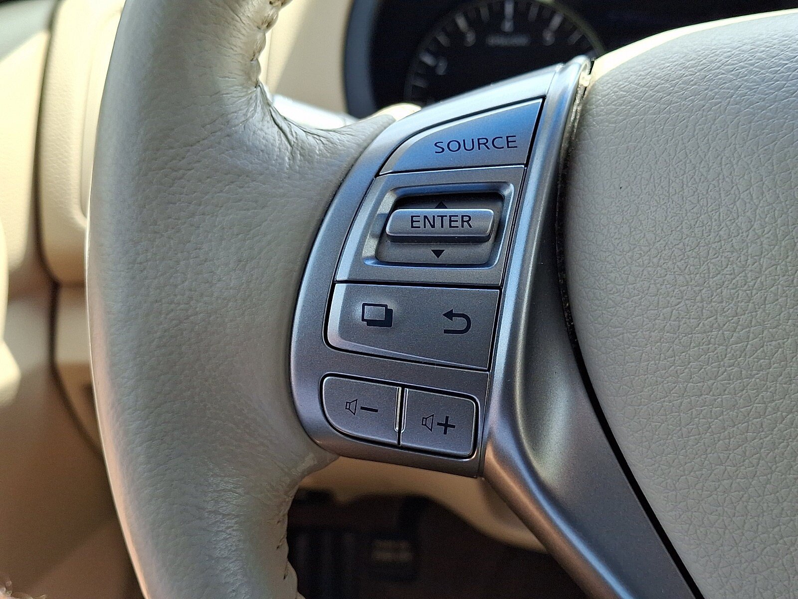 Used 2014 Nissan Altima 2.5 SL w/ Technology Package FWD image 23