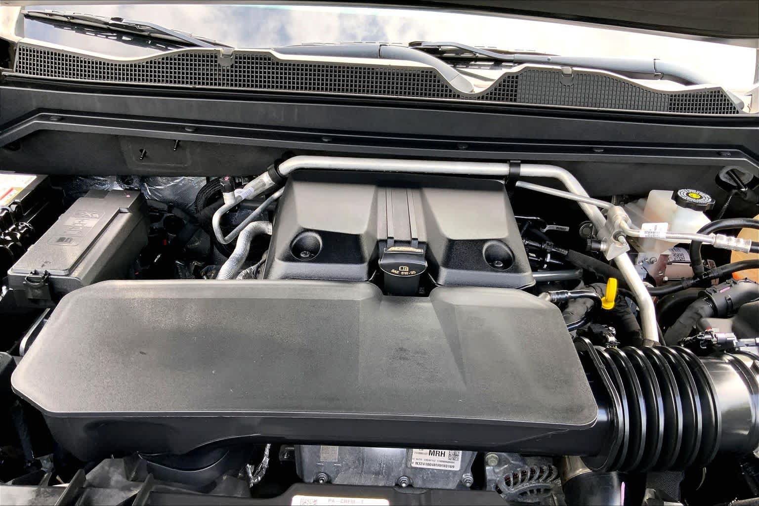 Used 2024 Chevrolet Colorado ZR2 w/ Safety Package AWD/4WD image 28
