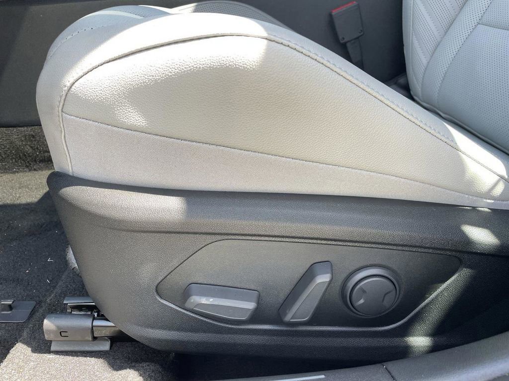 New 2026 Hyundai Elantra Limited FWD image 25