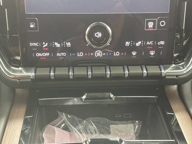 New 2026 GMC Yukon XL Denali w/ Denali Reserve Package RWD image 18