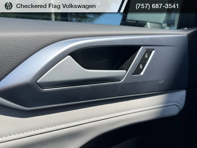 New 2025 Volkswagen Taos SE image 31