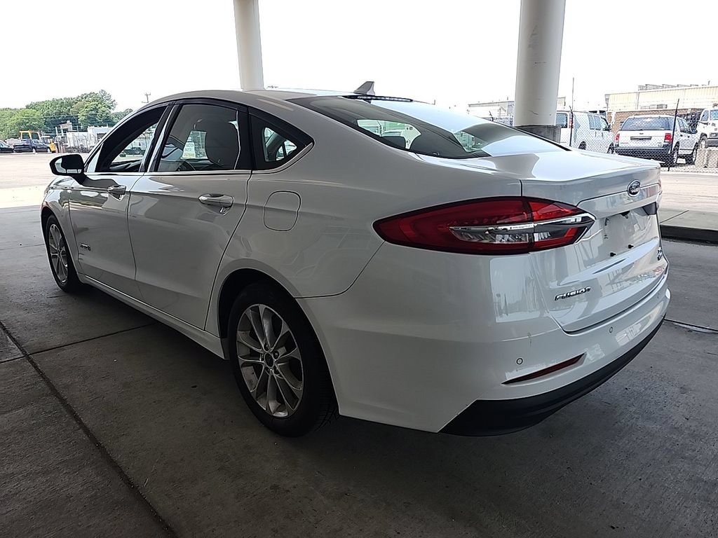 Used 2019 Ford Fusion SE FWD image 4