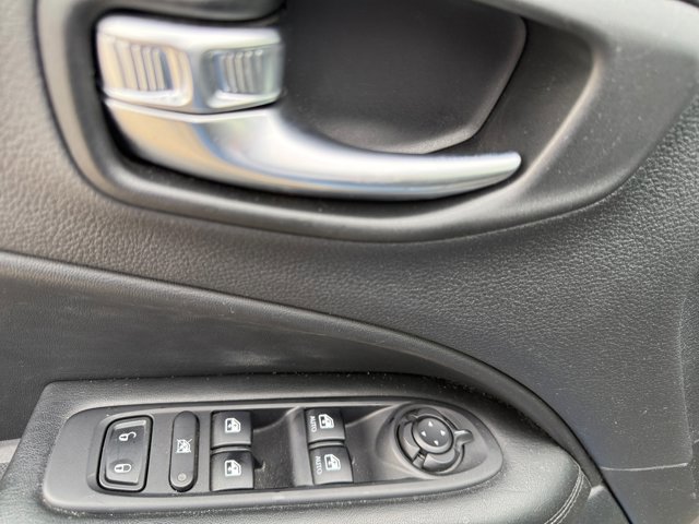 Used 2020 Jeep Compass Latitude image 18