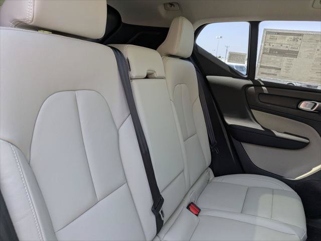 New 2026 Volvo XC40 B5 Ultra w/ Climate Package AWD/4WD image 13