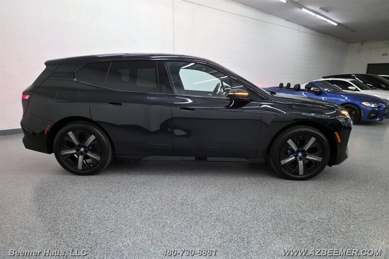 Used 2024 BMW iX xDrive50 w/ Premium Package AWD/4WD image 13