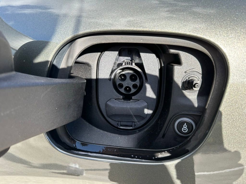 Used 2025 Porsche Macan 4 Electric image 42