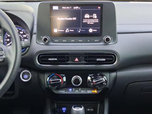 Used 2023 Hyundai Kona SEL w/ Cargo Package FWD image 4