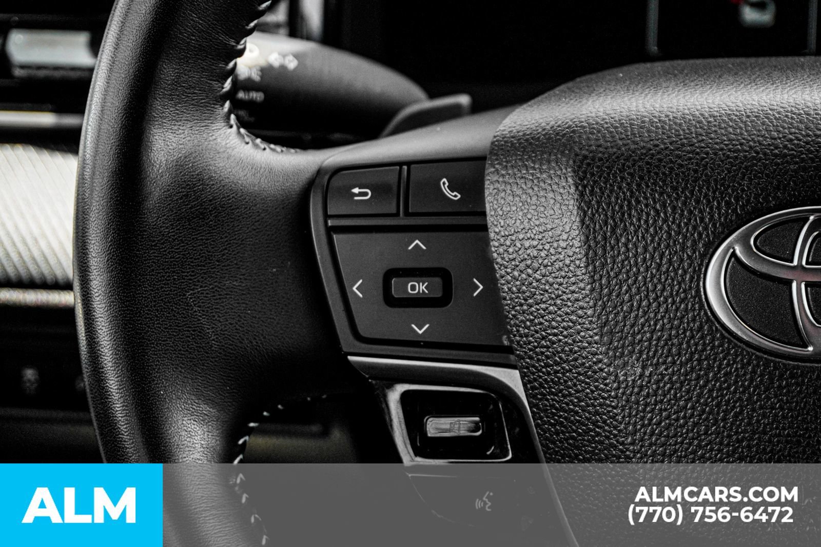 Used 2025 Toyota Camry SE image 30