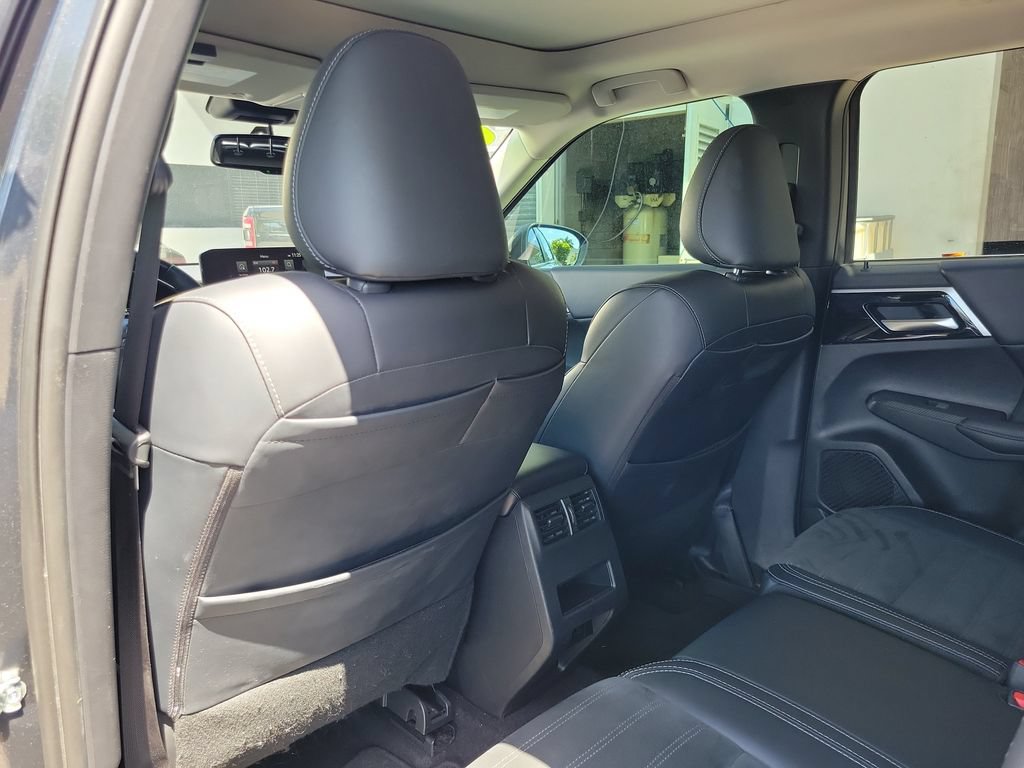 Used 2024 Mitsubishi Outlander SE Black Edition FWD image 14