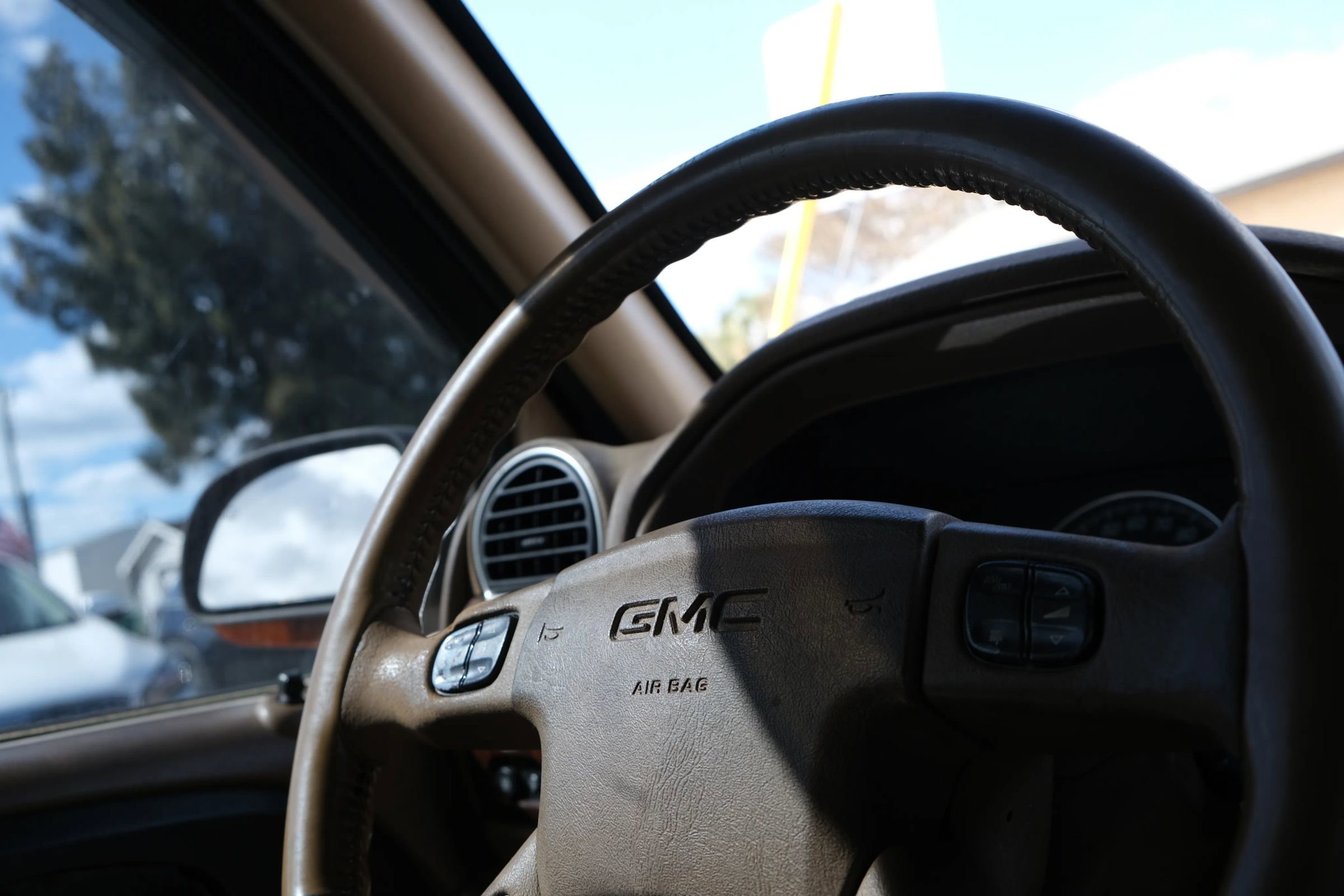 Used 2003 GMC Envoy SLT image 38