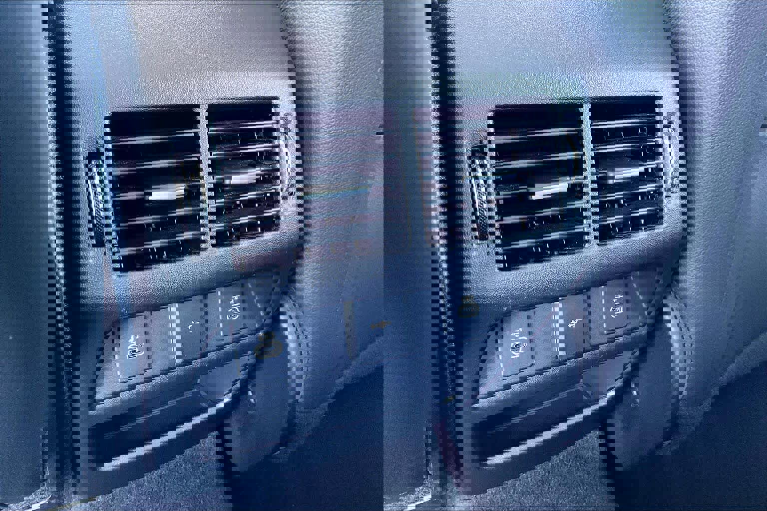 Used 2021 Land Rover Discovery Sport S image 32