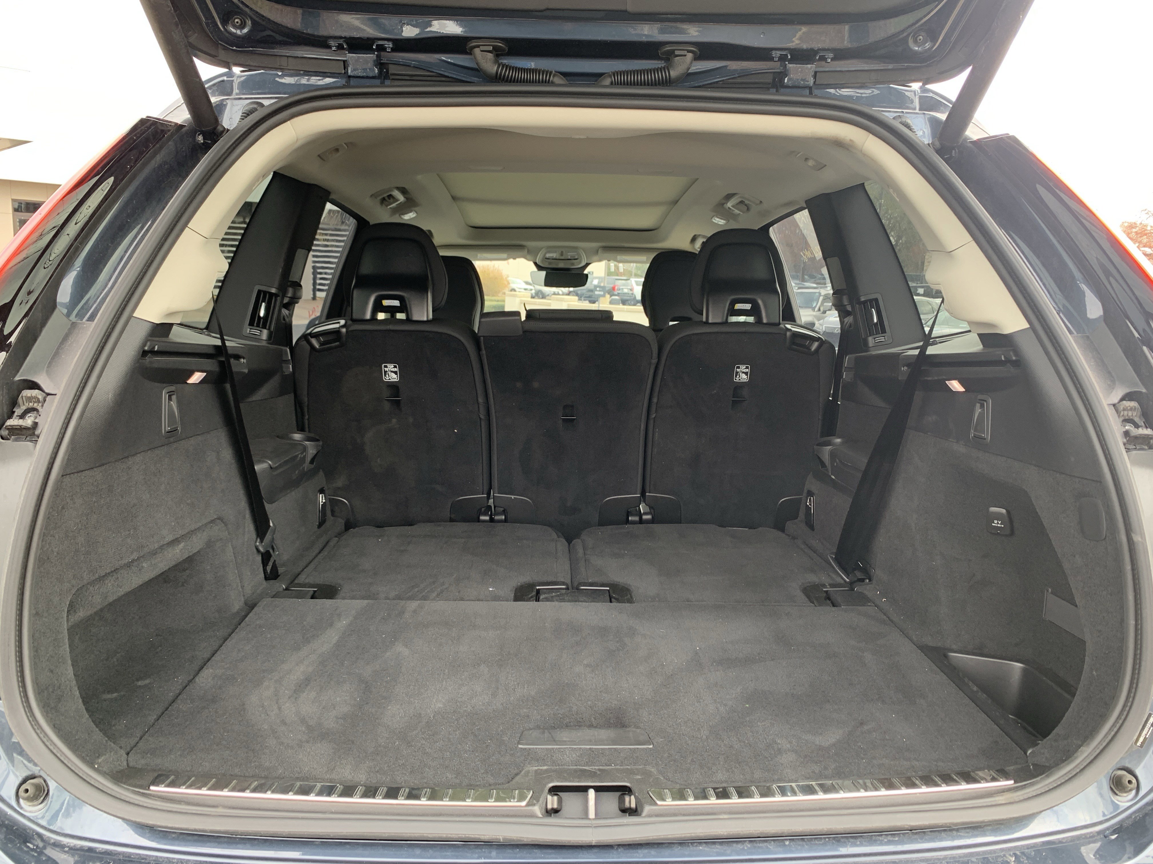 Used 2025 Volvo XC90 B6 Plus image 34