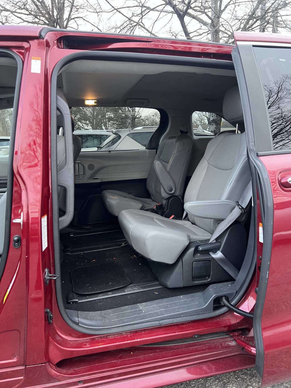 Used 2022 Toyota Sienna XLE image 16