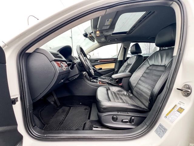 Used 2013 Volkswagen Passat 3.6 SEL Premium image 11