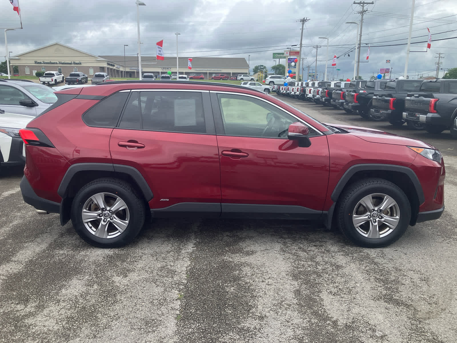 Used 2022 Toyota RAV4 LE AWD/4WD image 8