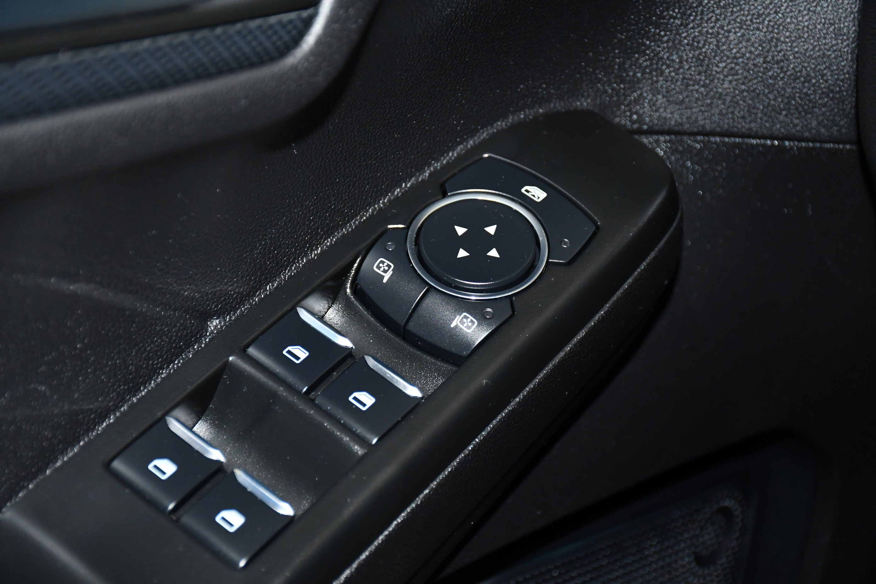 Used 2025 Ford Escape ST-Line image 32