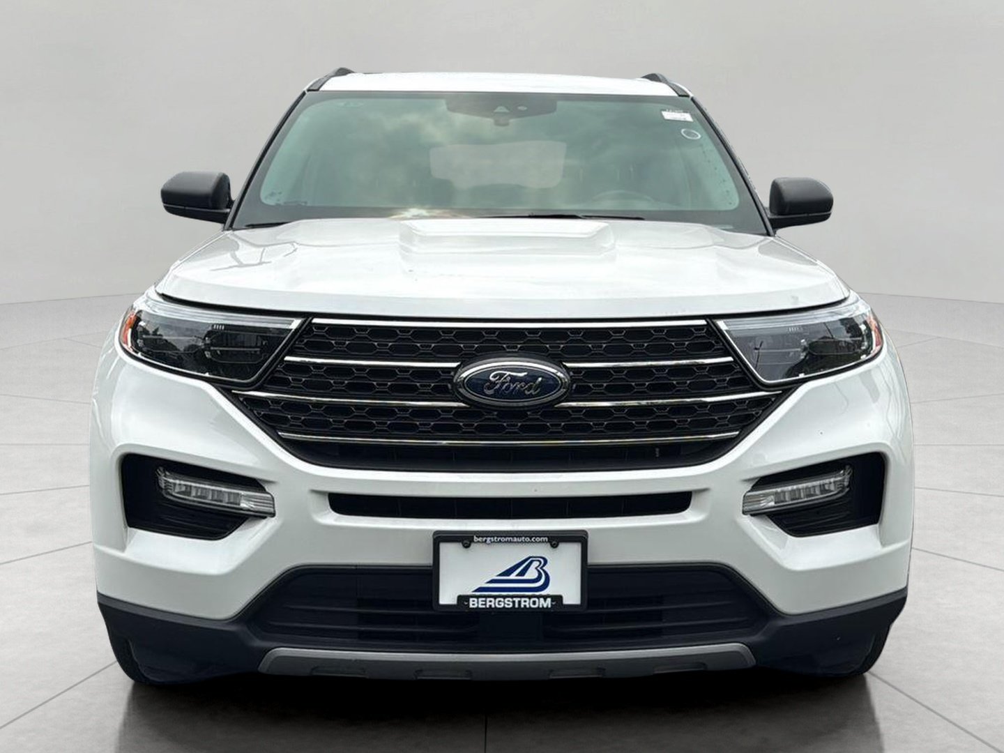Used 2024 Ford Explorer XLT w/ Equipment Group 202A AWD/4WD image 6