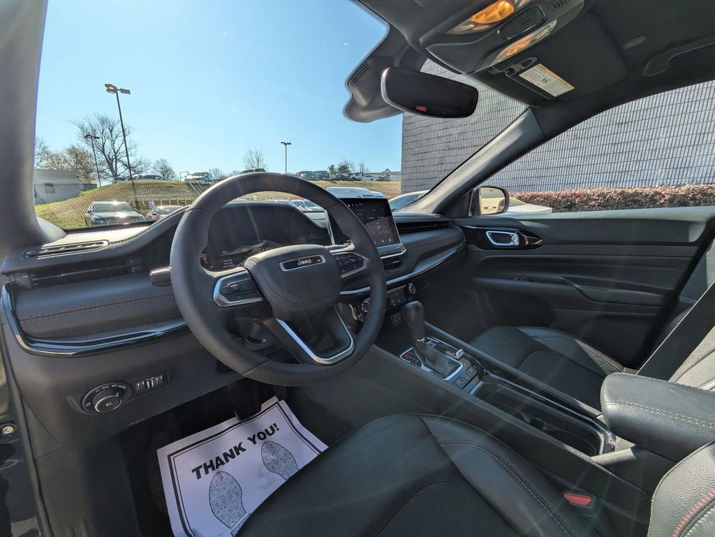 Used 2025 Jeep Compass Trailhawk image 15