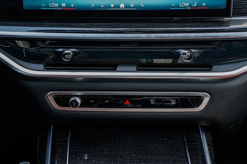 Used 2025 BMW X7 M60i image 15