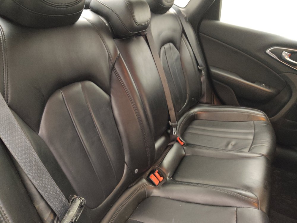 Used 2016 Chrysler 200 Limited FWD image 19