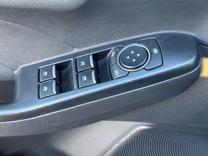 Used 2025 Ford Escape Active AWD/4WD image 17