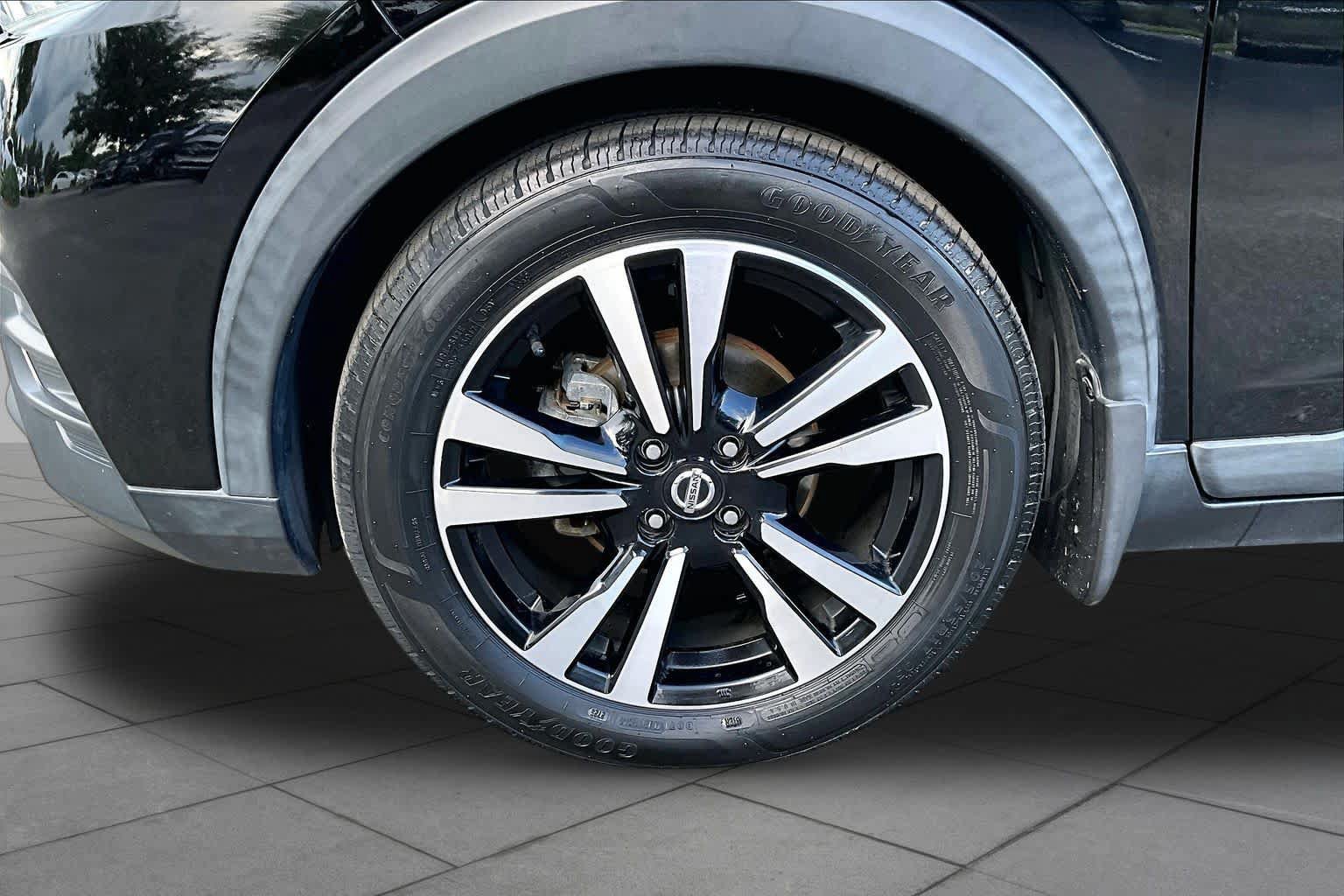 Used 2018 Nissan Kicks SV FWD image 14