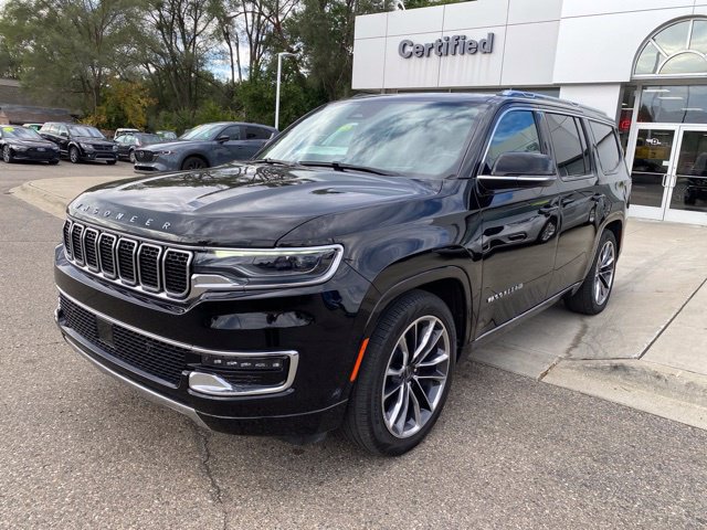 Used 2024 Jeep Wagoneer Series III w/ Premium Group I AWD/4WD image 11