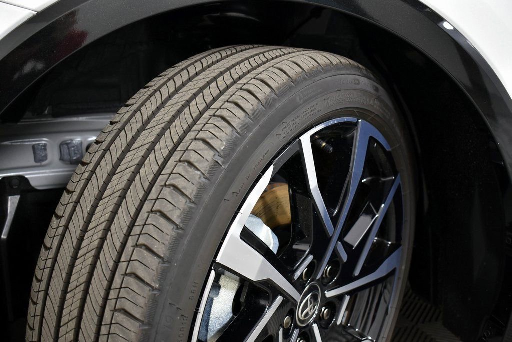 New 2026 Toyota Prius Plug-In Hybrid image 9