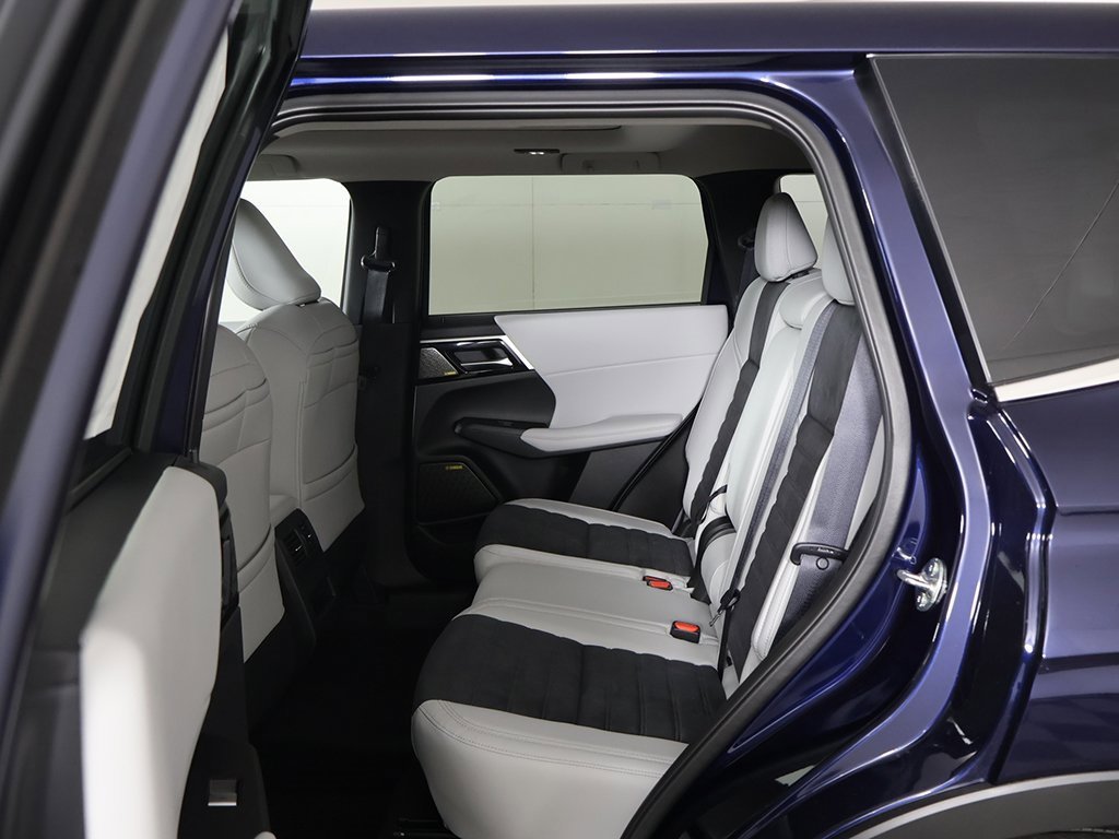 New 2025 Mitsubishi Outlander SE image 34