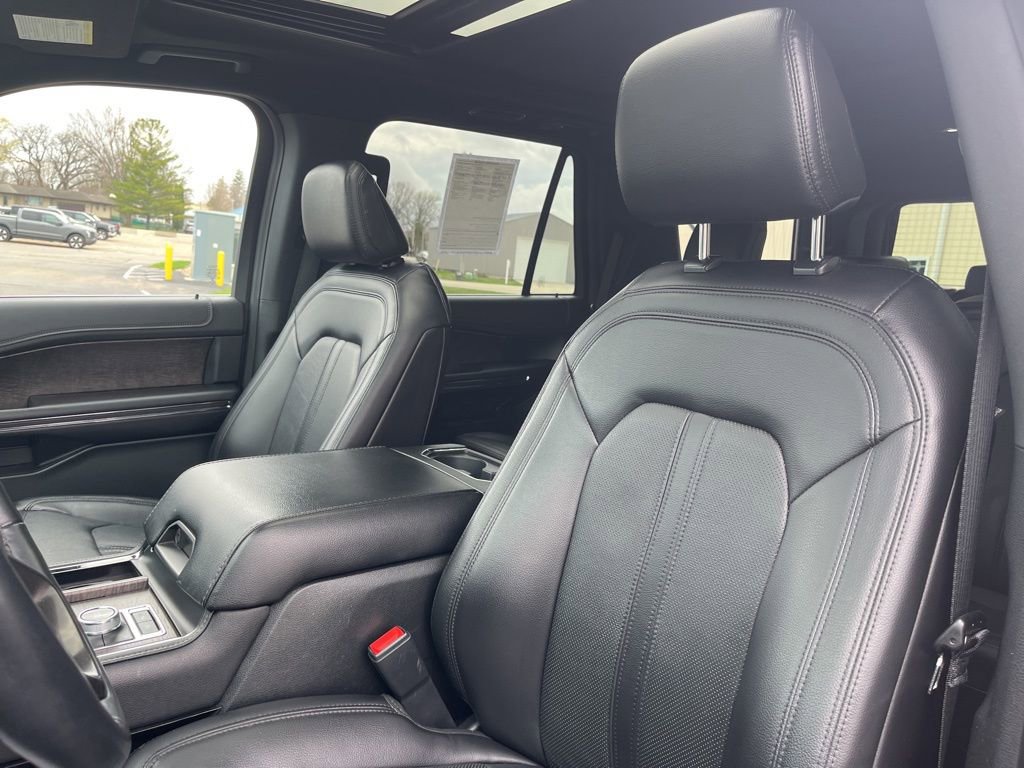 Used 2021 Ford Expedition Limited image 12