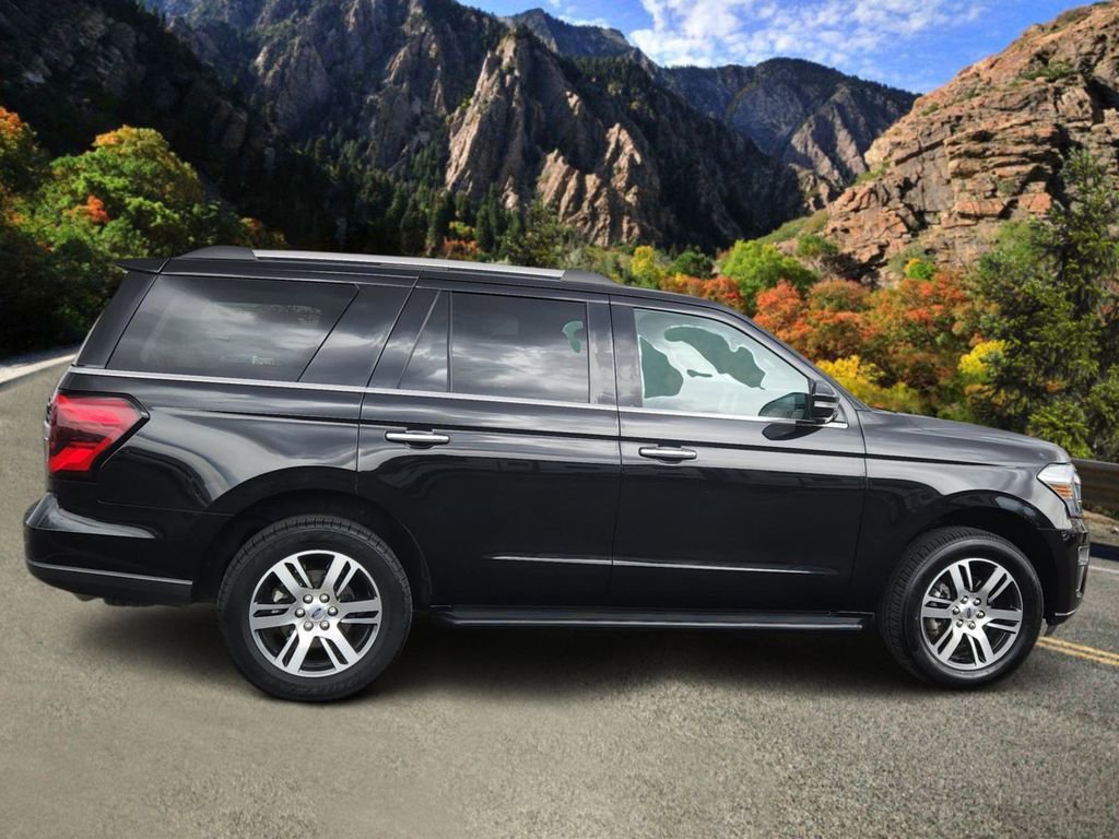 Used 2024 Ford Expedition Limited AWD/4WD image 2