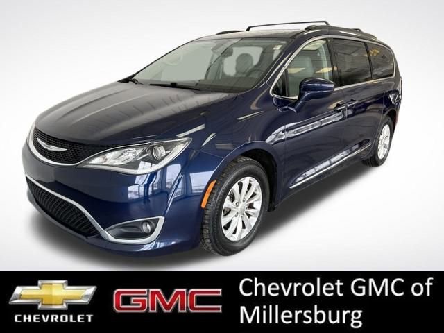 Used 2017 Chrysler Pacifica Touring-L image 4