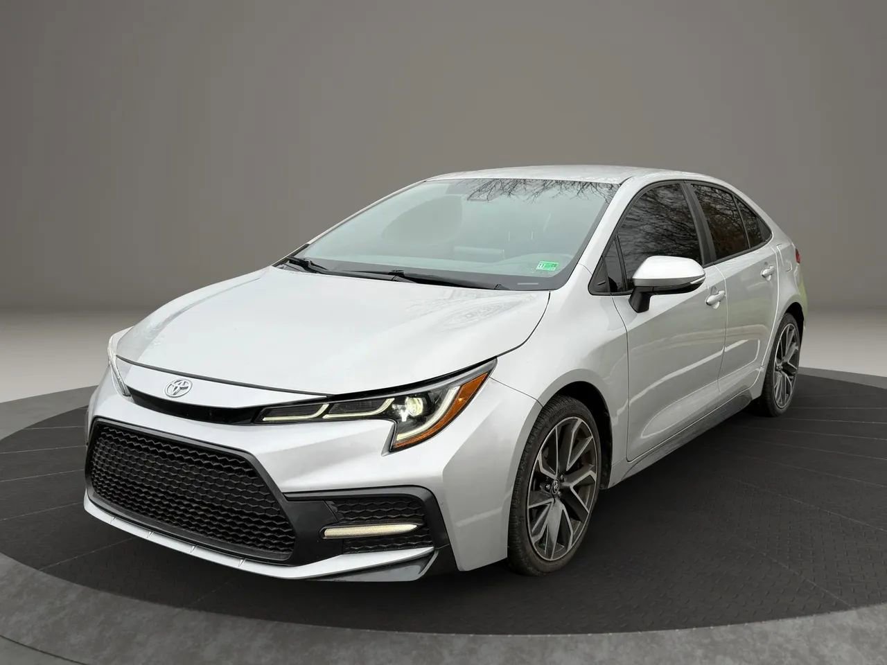 Used 2020 Toyota Corolla SE image 2