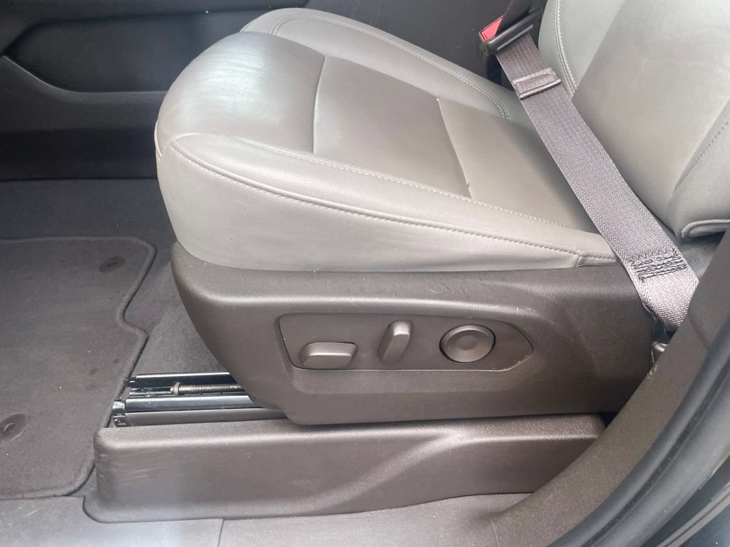 Used 2025 Chevrolet Suburban LT RWD image 10