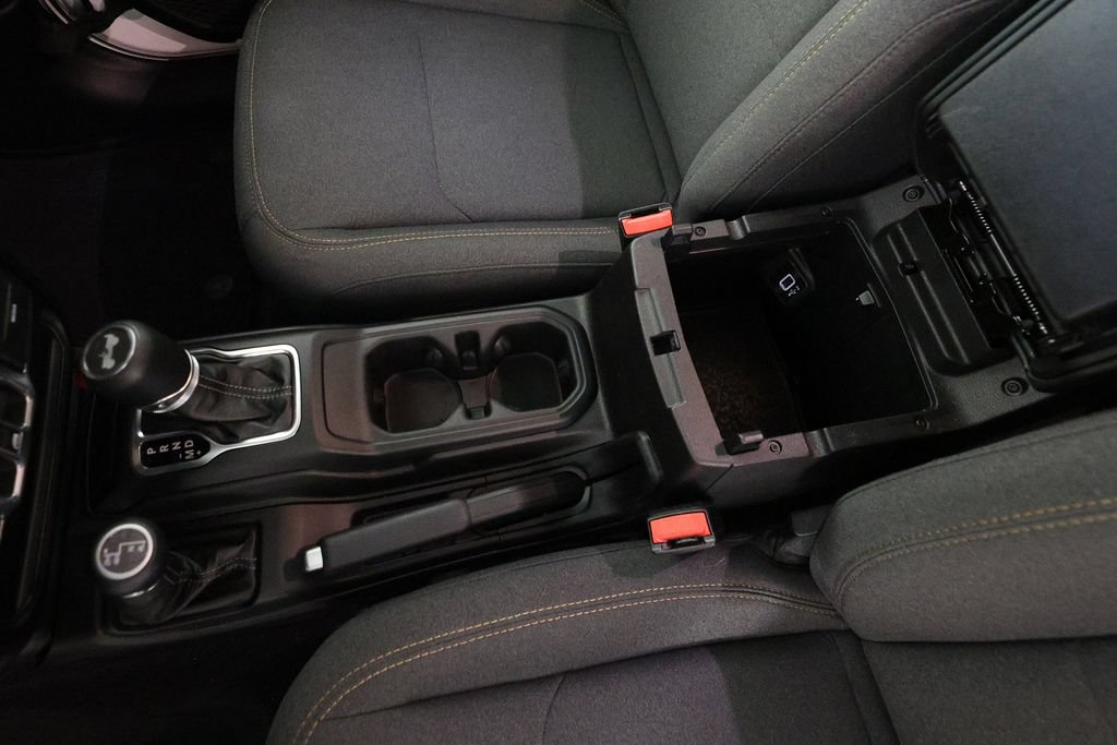 Used 2026 Jeep Wrangler Unlimited Sahara AWD/4WD image 34