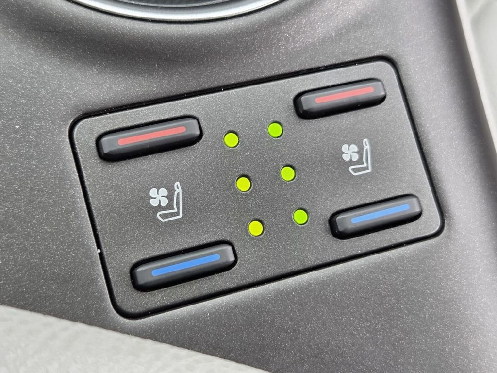 Used 2022 Toyota Camry XLE w/ Navigation Upgrade Package image 20