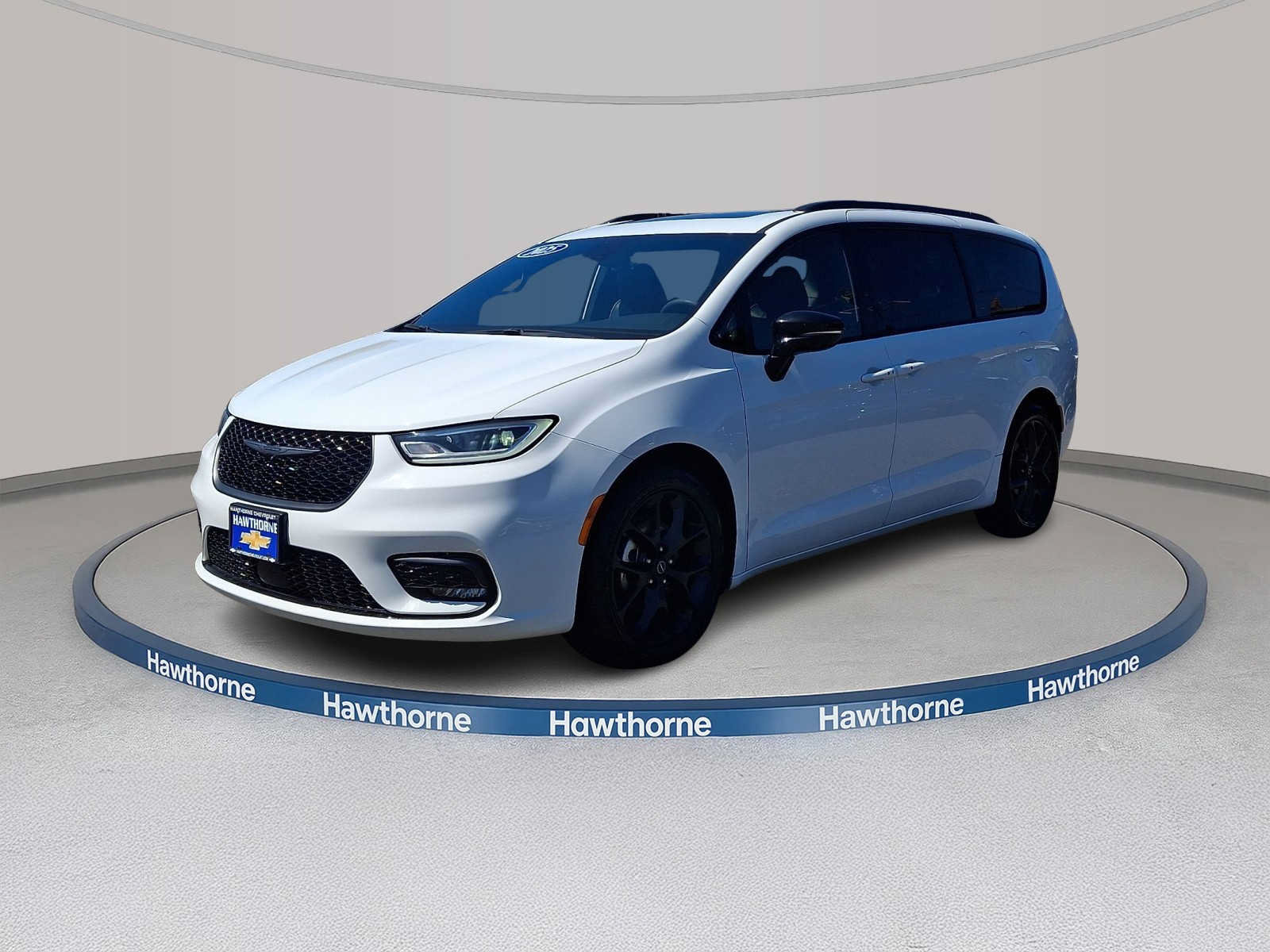 Used 2025 Chrysler Pacifica Limited FWD image 3