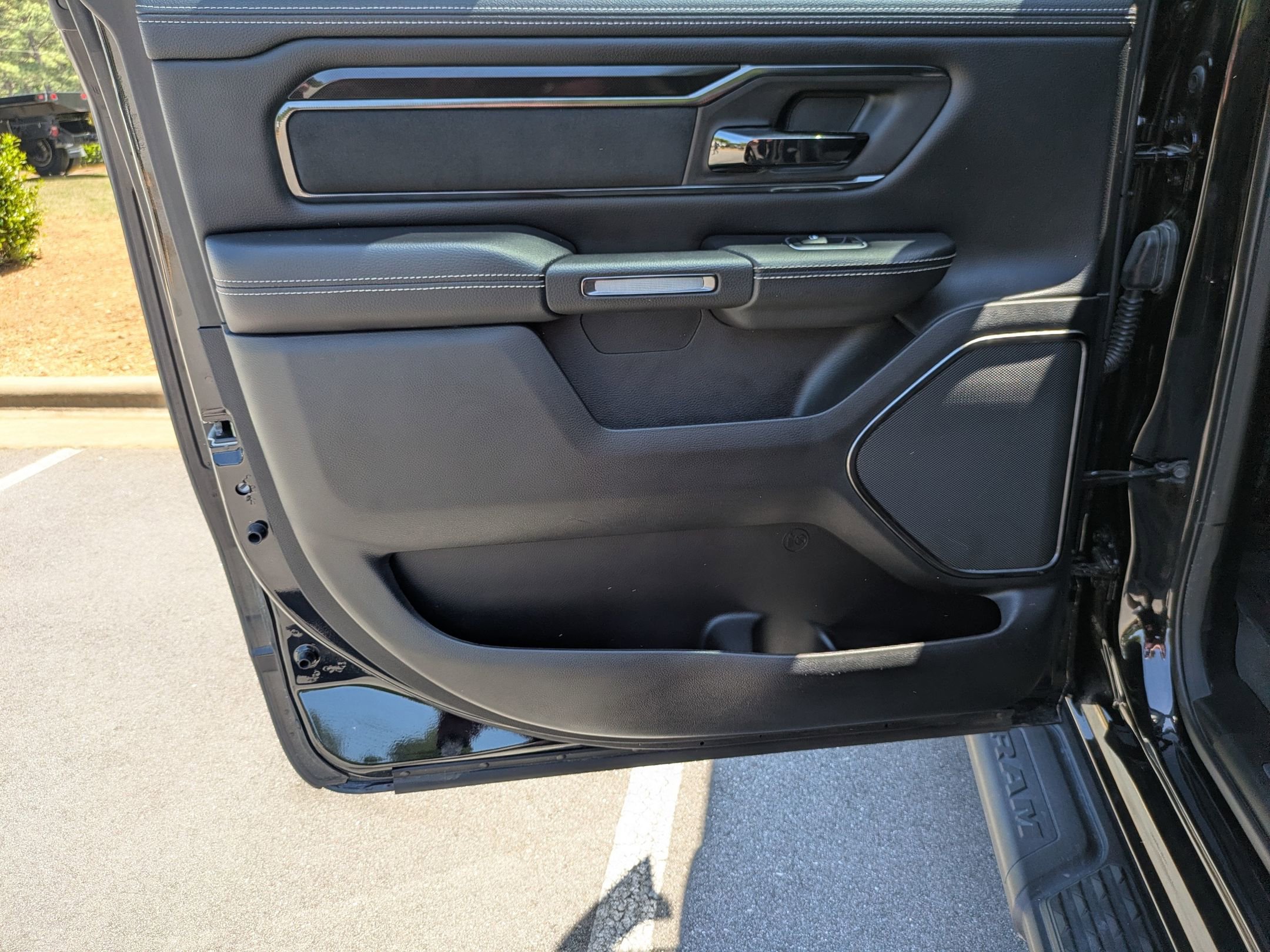 Used 2022 RAM 1500 Laramie AWD/4WD image 28