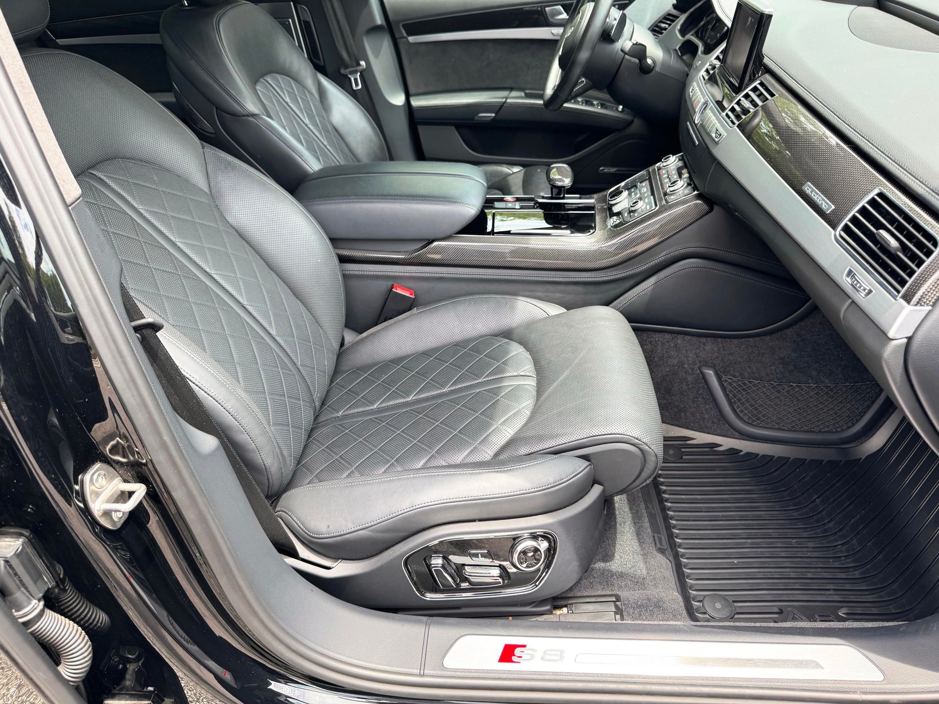 Used 2017 Audi S8 Plus AWD/4WD image 39